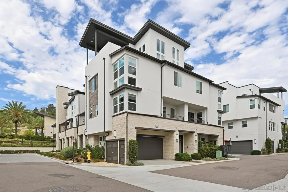 Unit for sale at 2702 Via Avella, San Diego, CA 92108