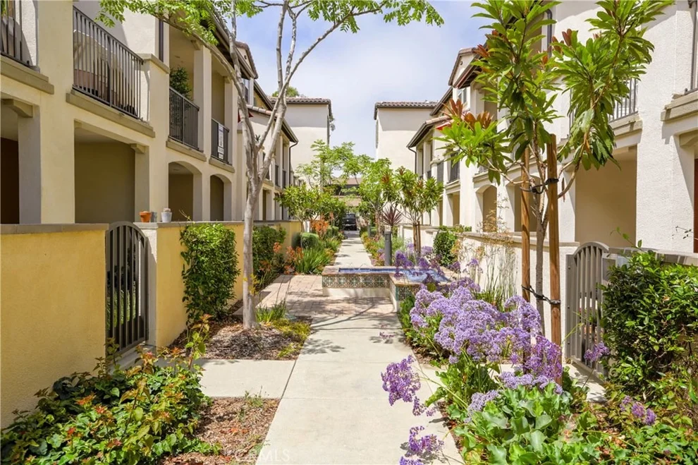Unit for sale at 16889 Airport Circle, Huntington Beach, CA 92649