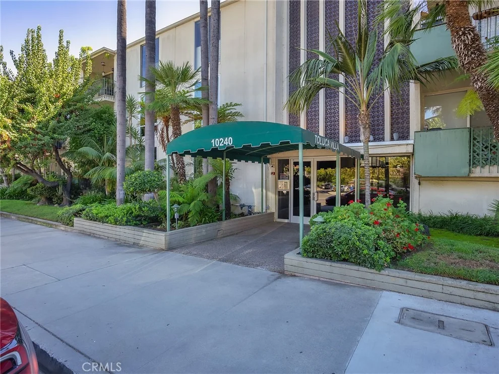 Unit for sale at 10240 Camarillo Street, Toluca Lake, CA 91602