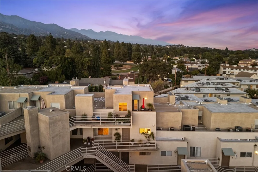 Unit for sale at 2905 Montrose Avenue, La Crescenta, CA 91214