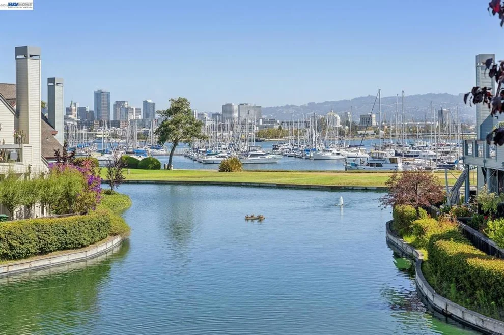 Unit for sale at 987 Independence Dr, Alameda, CA 94501