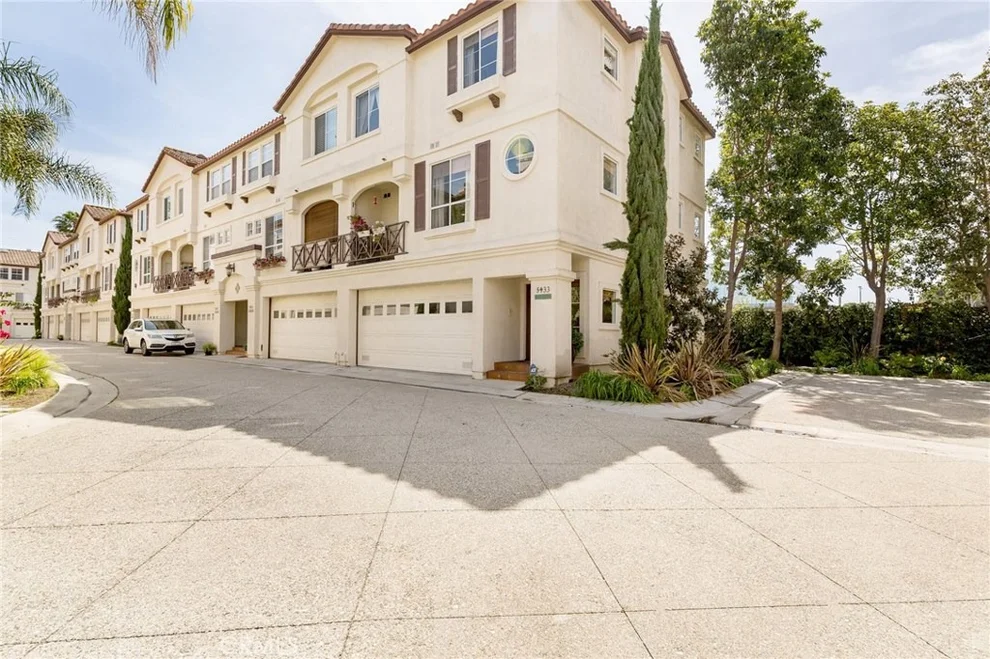 Unit for sale at 5433 Marine Avenue, Hawthorne, CA 90260