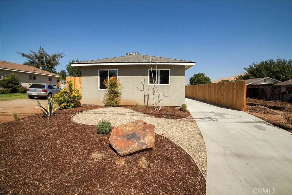 Unit for sale at 444 lakeview Avenue E, Woodlake, CA 93286