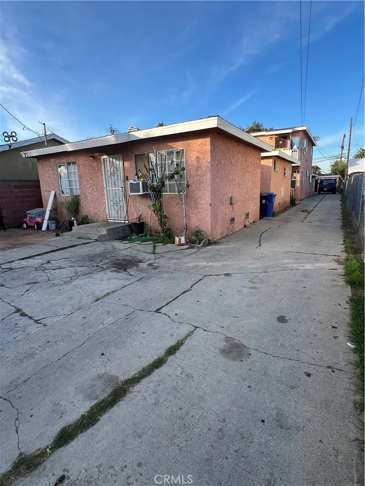 Unit for sale at 151 E 121st, Los Angeles, CA 90061
