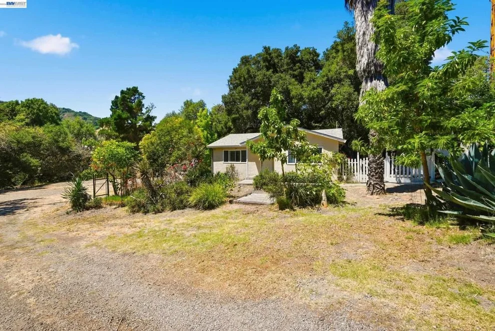 Unit for sale at 10160 Crow Canyon Rd, Castro Valley, CA 94552