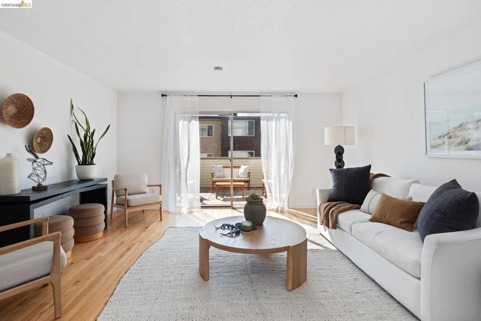 Unit for sale at 3161 Birmingham Dr, Richmond, CA 94806