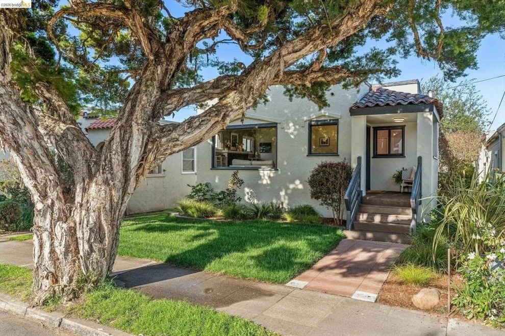 Unit for sale at 1120 Curtis St, Albany, CA 94706