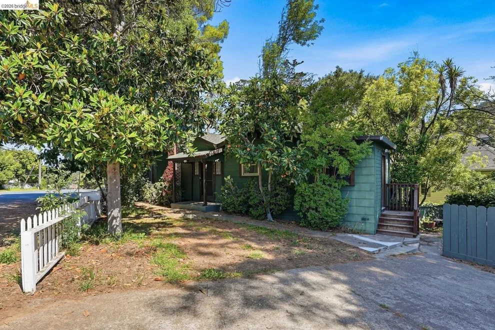 Unit for sale at 6350 Hillmont Dr, Oakland, CA 94605