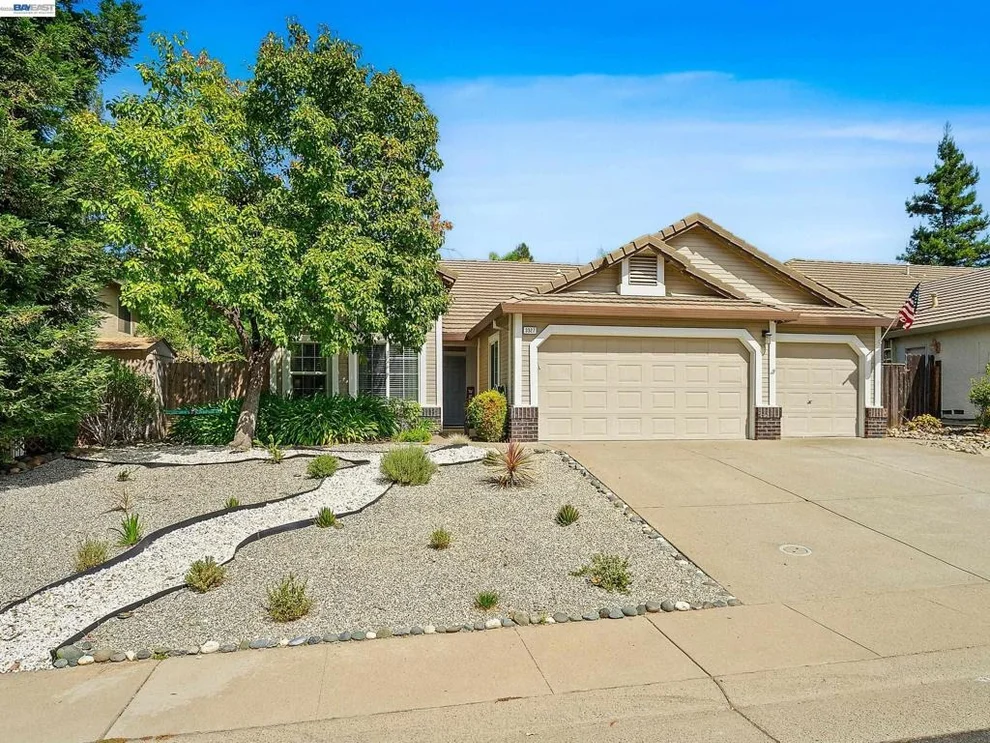 Unit for sale at 3327 Chapelle Dr, Roseville, CA 95661
