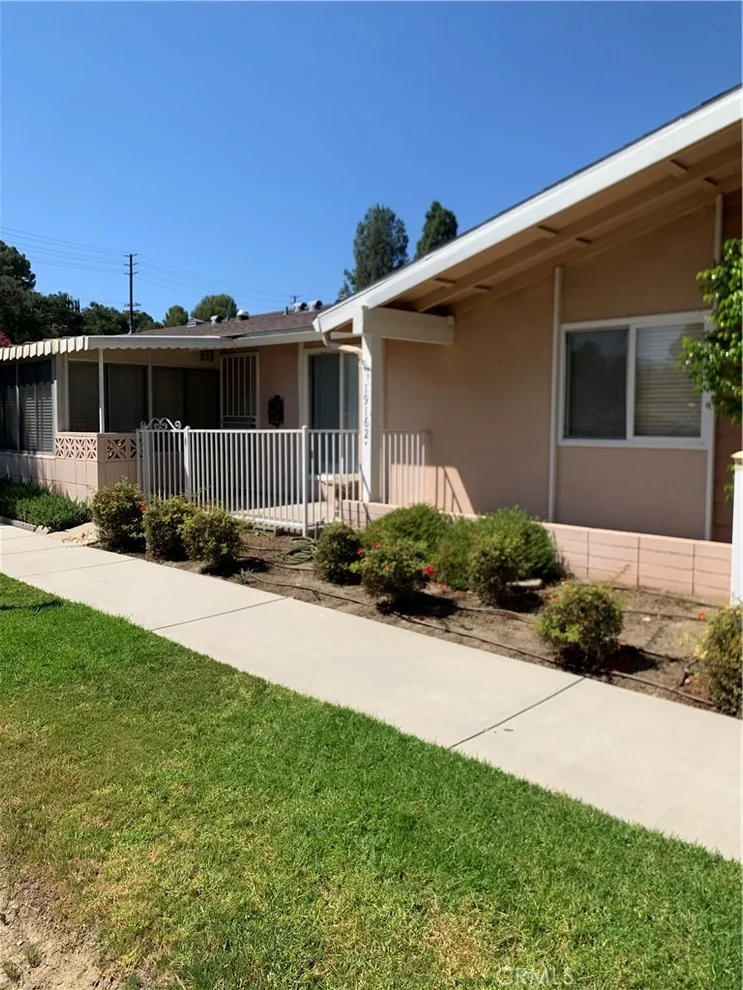 Unit for sale at 19162 Avenue Of The Oaks, Newhall, CA 91321