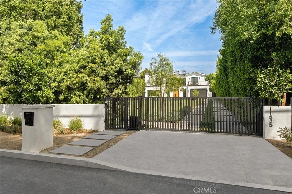 Unit for sale at 11835 Kling Street, Valley Village, CA 91607