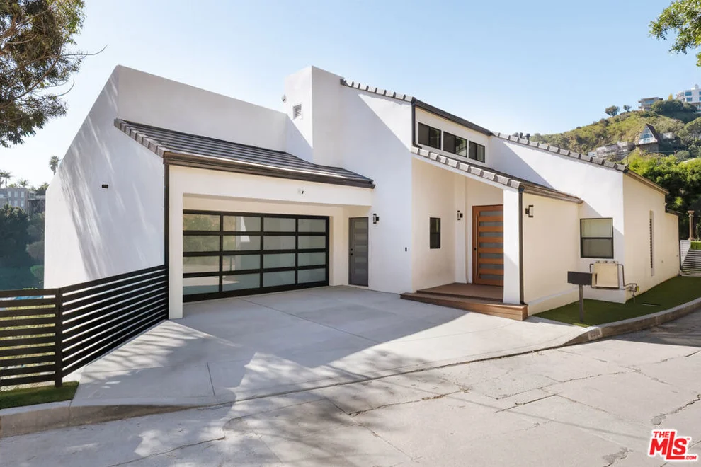 Unit for sale at 8566 Hollywood Boulevard, Los Angeles, CA 90069