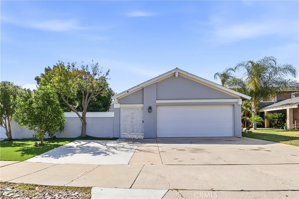 Unit for sale at 1585 Camelot, Corona, CA 92882