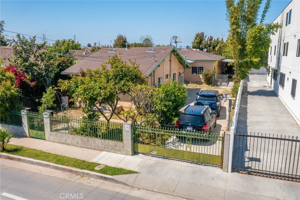 Unit for sale at 1643 1645 W 36th Place, Los Angeles, CA 90018