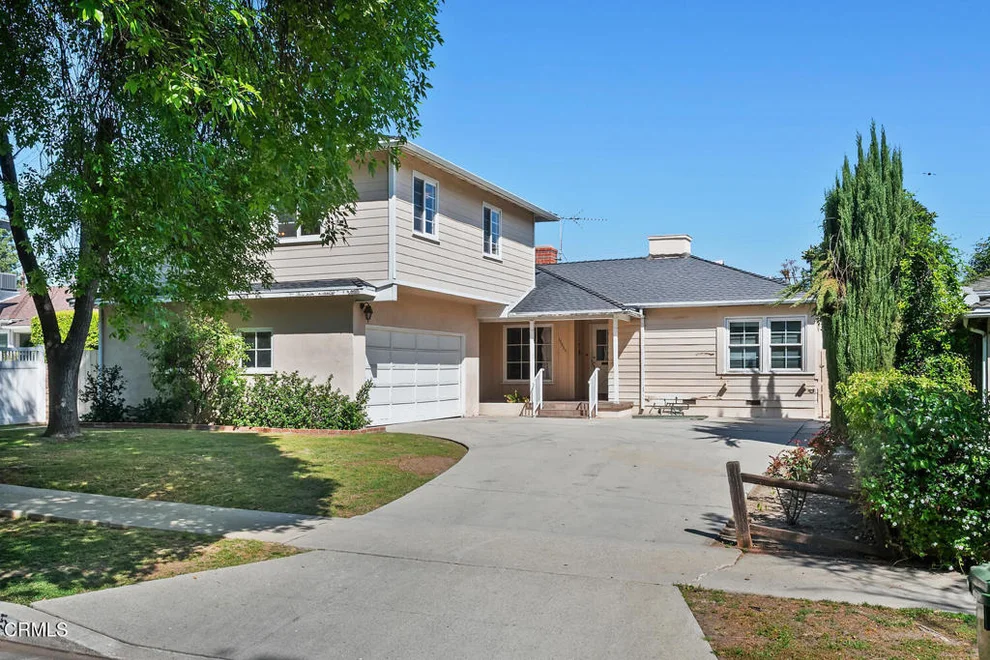 Unit for sale at 17835 Tarzana Street, Encino, CA 91316
