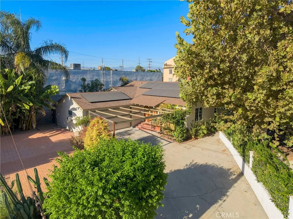 Unit for sale at 7134 Stansbury Avenue, Van Nuys, CA 91405