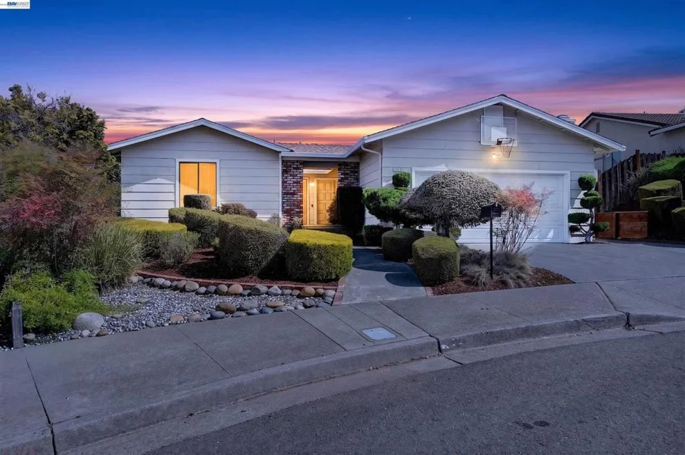 Unit for sale at 26976 Hemmingway Ct, Hayward, CA 94542