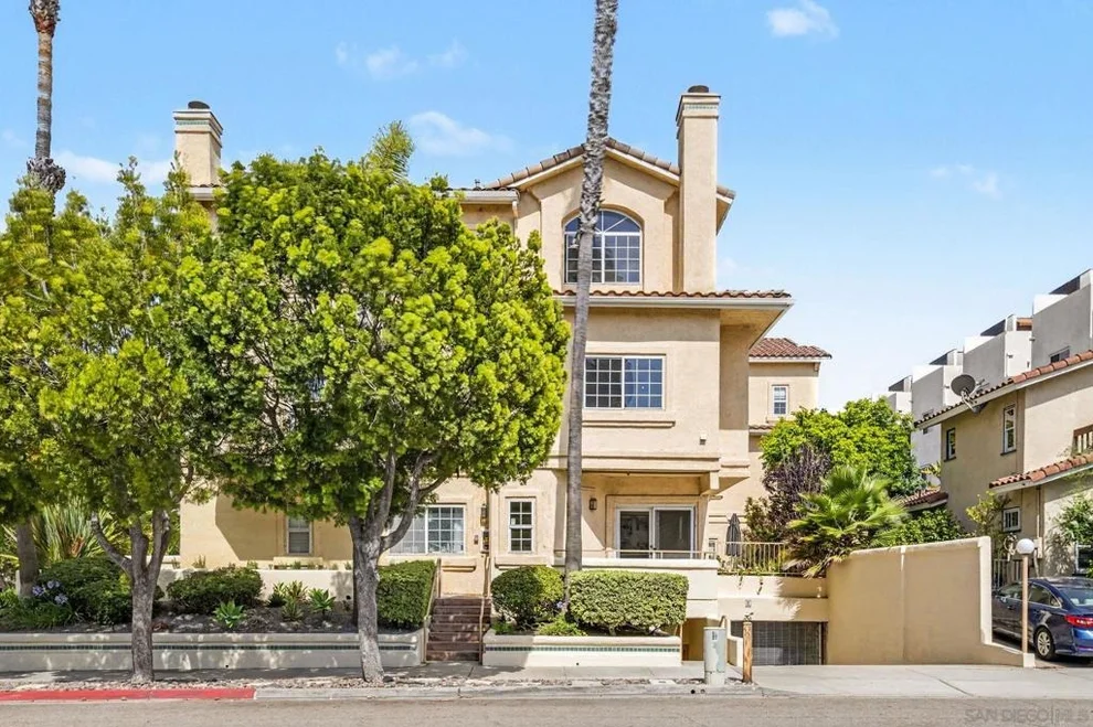 Unit for sale at 919 W Lewis St, San Diego, CA 92103