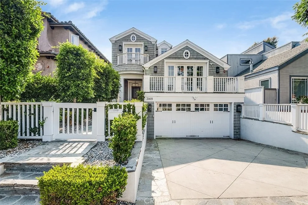 Unit for sale at 3009 N Poinsettia Avenue, Manhattan Beach, CA 90266
