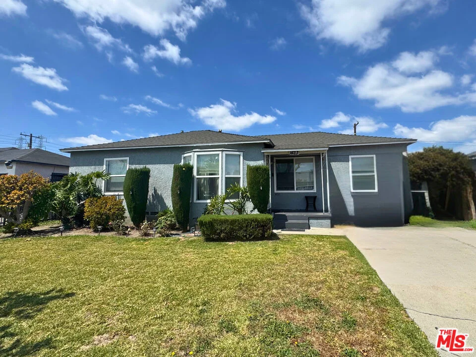 Unit for sale at 1423 S Whitemarsh Avenue, Compton, CA 90220