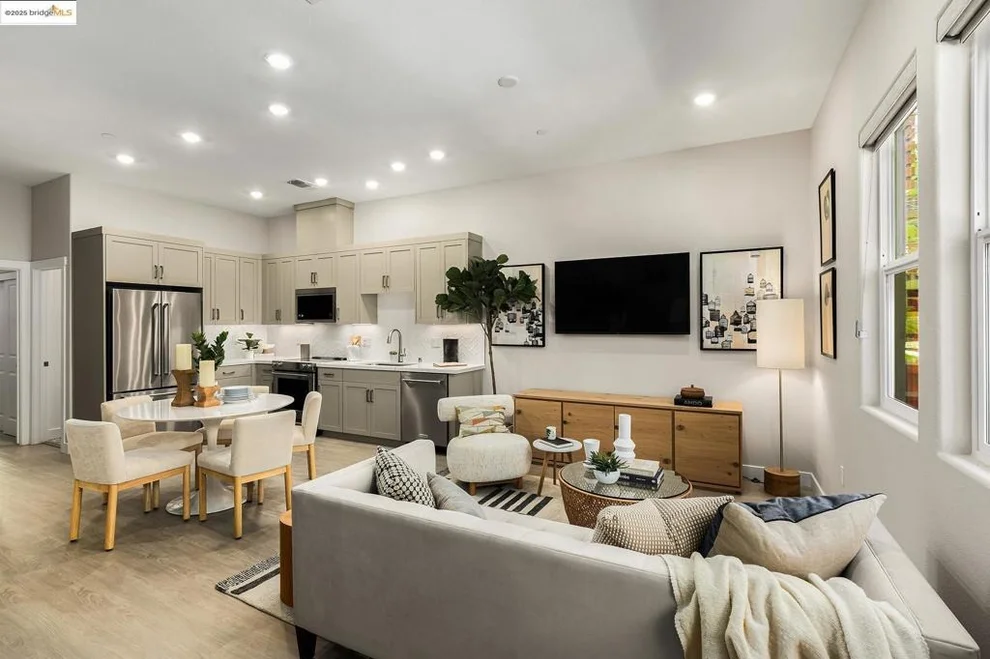Unit for sale at 28954 Parkwood Lane, Hayward, CA 94544