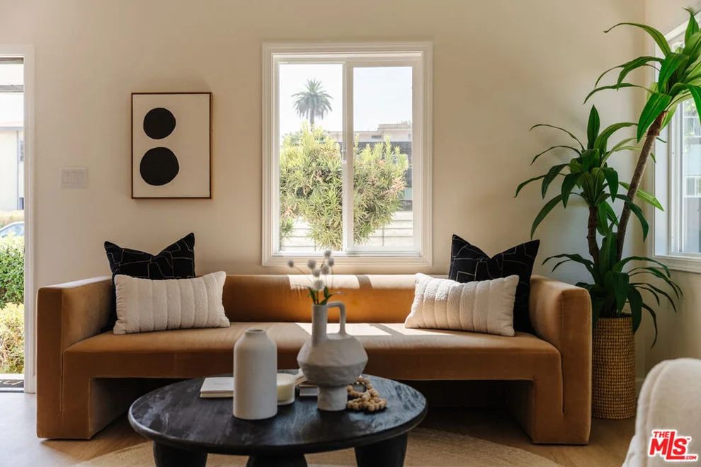 Unit for sale at 655 N La Fayette Park Place, Los Angeles, CA 90026