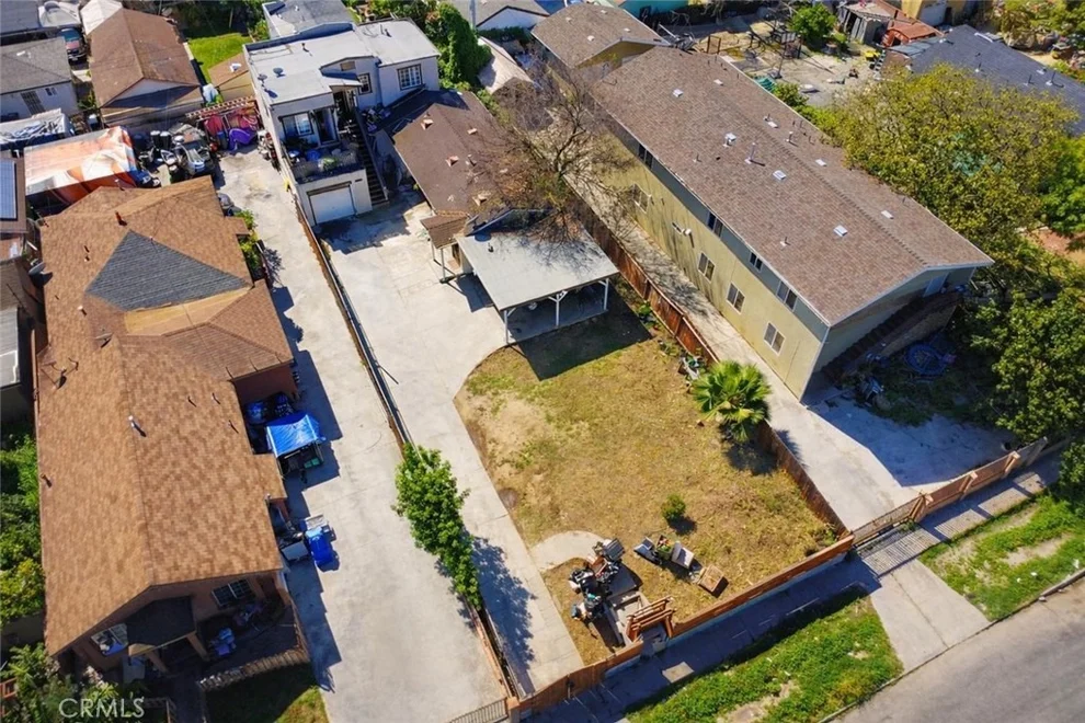 Unit for sale at 412 W 104th Street, Los Angeles, CA 90003