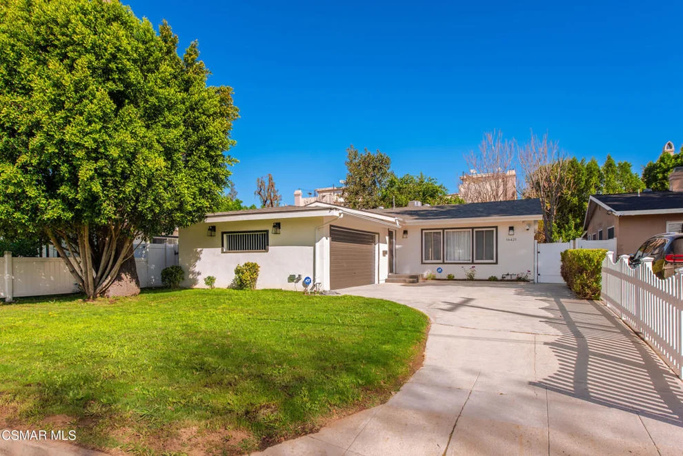 Unit for sale at 16421 Haynes Street, Lake Balboa, CA 91406