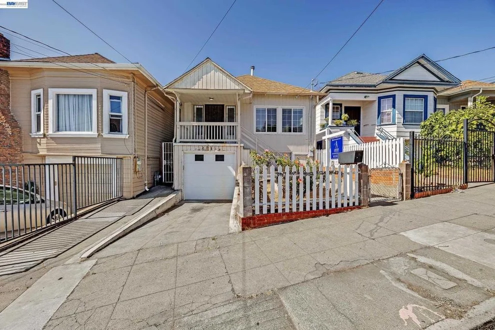 Unit for sale at 2711 13Th Ave, Oakland, CA 94606