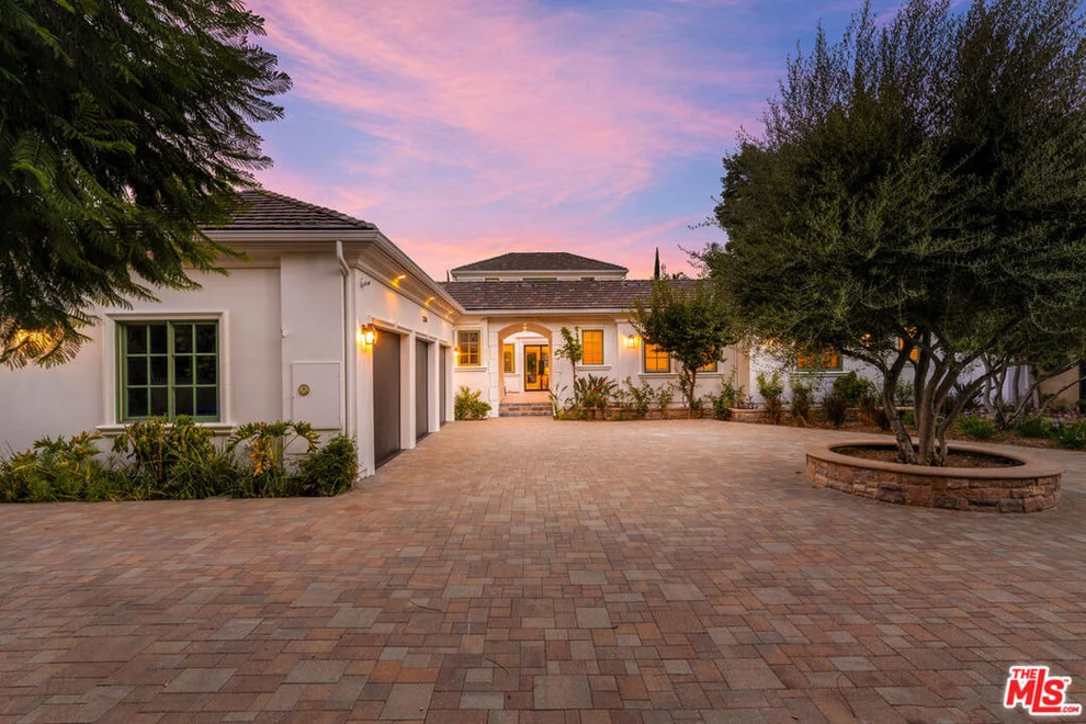 Unit for sale at 23334 Ostronic Drive, Woodland Hills, CA 91367
