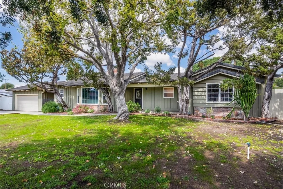 Unit for sale at 18131 Oakridge, North Tustin, CA 92705