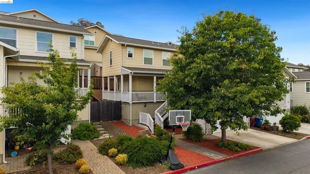 Unit for sale at 117 Kingswood Ln, Martinez, CA 94553