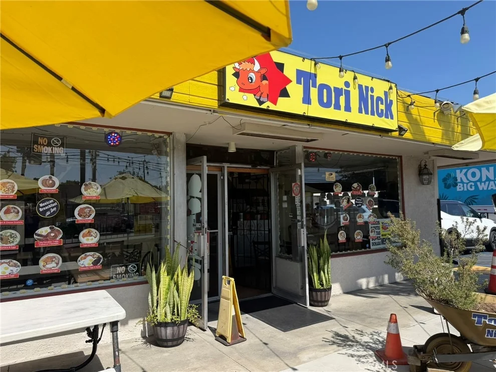 Unit for sale at 1431 W Warner Avenue, Santa Ana, CA 92704