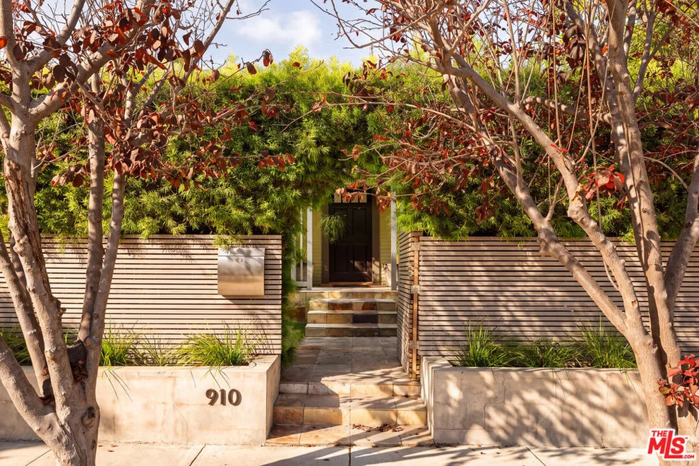 Unit for sale at 910 Superba Avenue, Venice, CA 90291