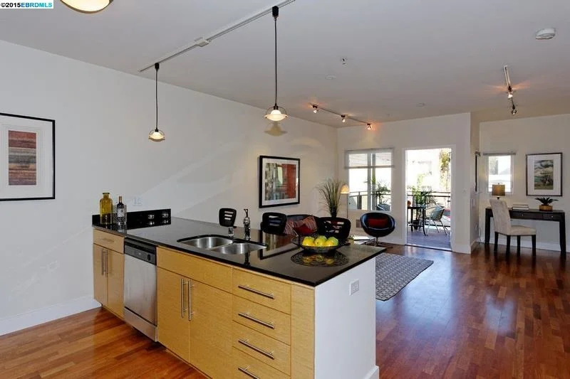 Unit for sale at 532 30th Street, Oakland, CA 94609-3202