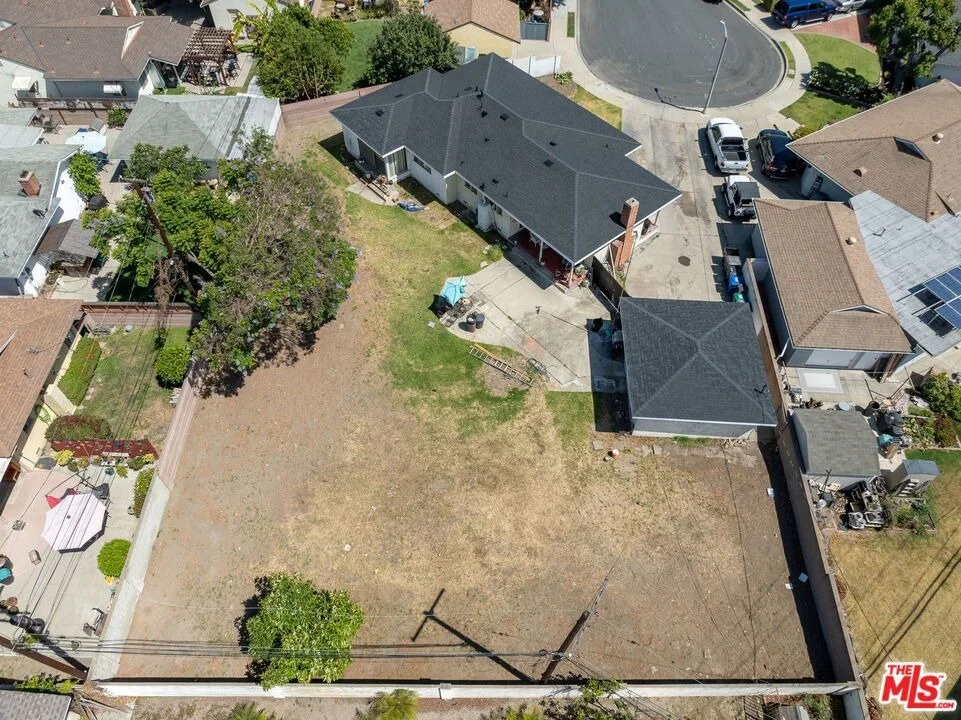 Unit for sale at 1953 Vuelta Grande Avenue, Long Beach, CA 90815