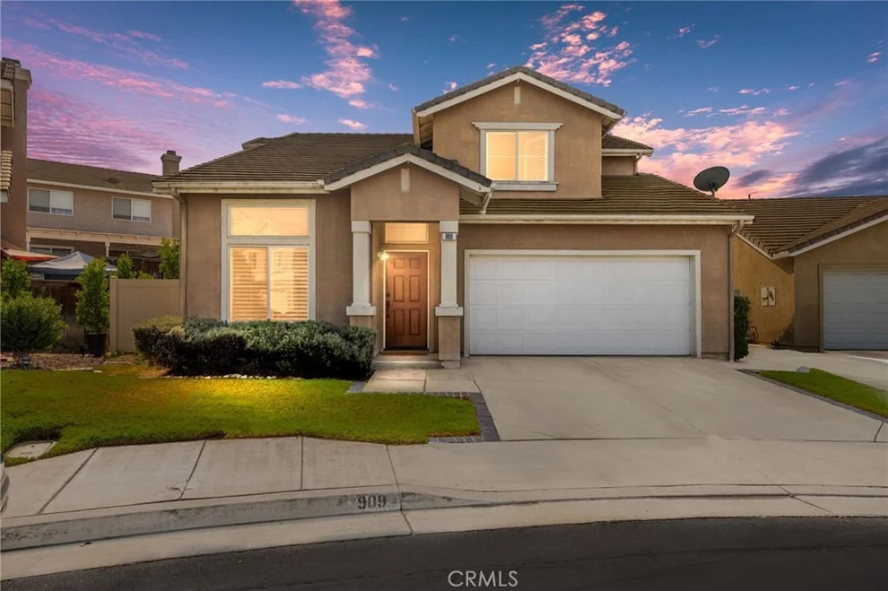 Unit for sale at 909 Heron Drive, Corona, CA 92879