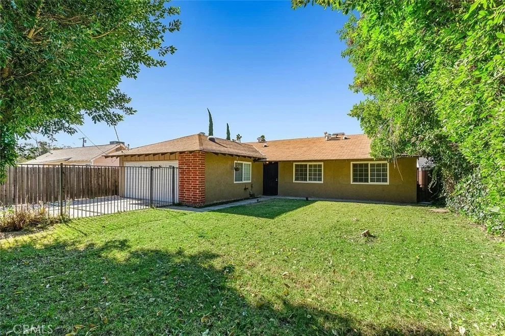 Unit for sale at 7023 De Celis, Van Nuys, CA 91406