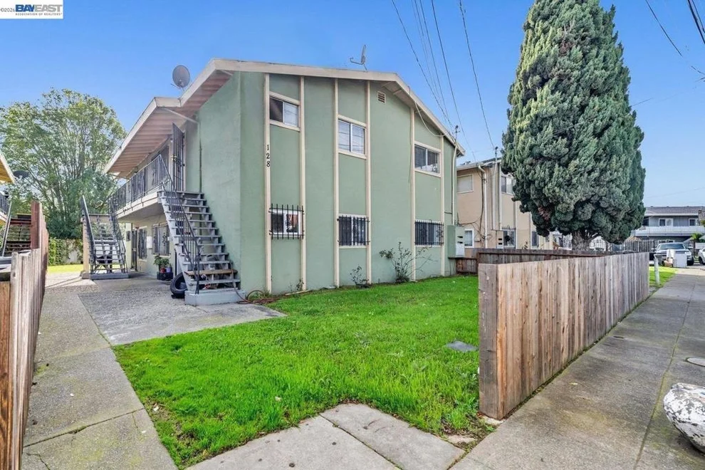 Unit for sale at 128 Catron Dr, Oakland, CA 94603
