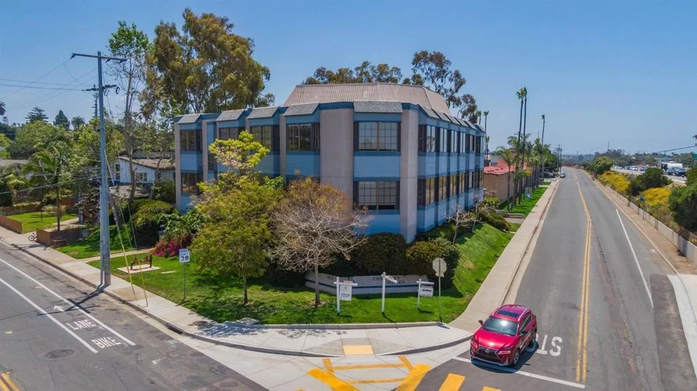 Unit for sale at 1015 Chestnut Ave STE D2/H2, Carlsbad, CA 92008