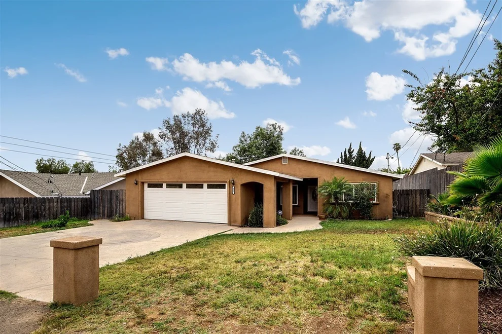 Unit for sale at 227 Morro Rd, Fallbrook, CA 92028