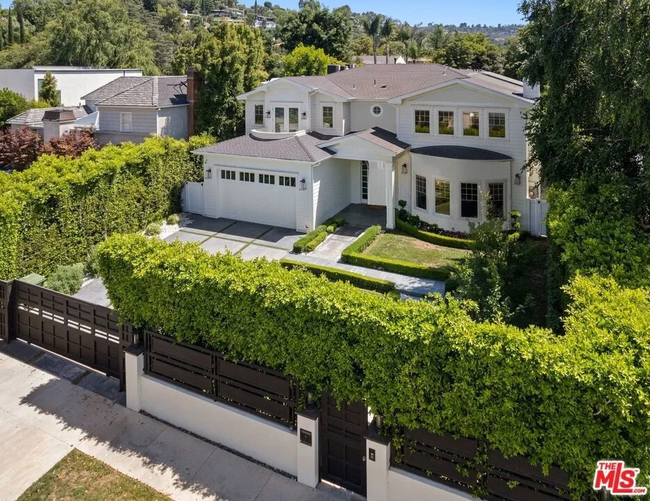 Unit for sale at 15272 Valley Vista Boulevard, Sherman Oaks, CA 91403