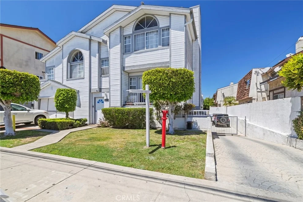 Unit for sale at 13729 Doty, Hawthorne, CA 90250