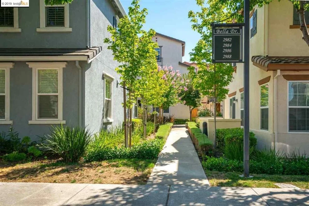 Unit for sale at 2986 Bella Dr, Concord, CA 94519