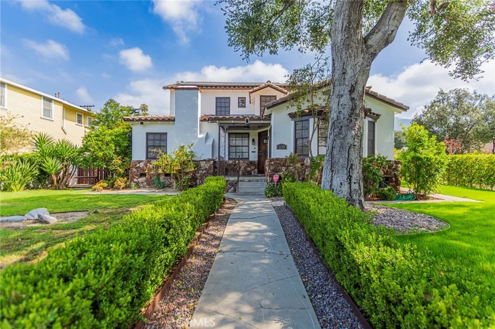 Unit for sale at 1125 Glenwood Road, Glendale, CA 91202