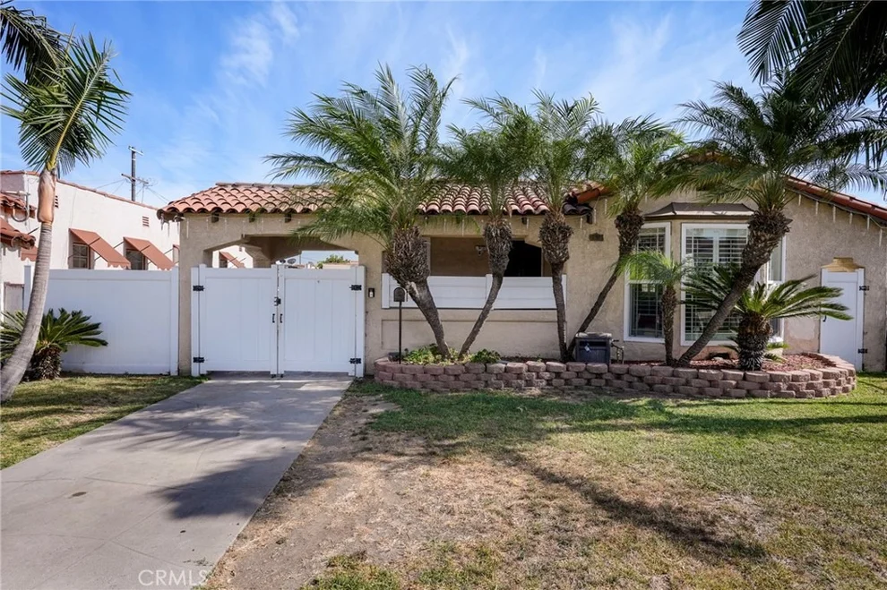 Unit for sale at 152 W 64th Street, Los Angeles, CA 90003