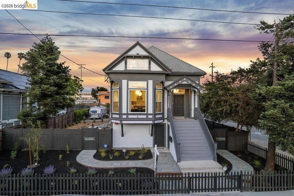 Unit for sale at 2602 Adeline St, Oakland, CA 94607