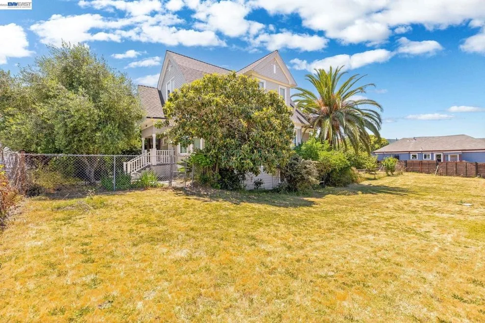 Unit for sale at 2207 E 21St St, Oakland, CA 94606