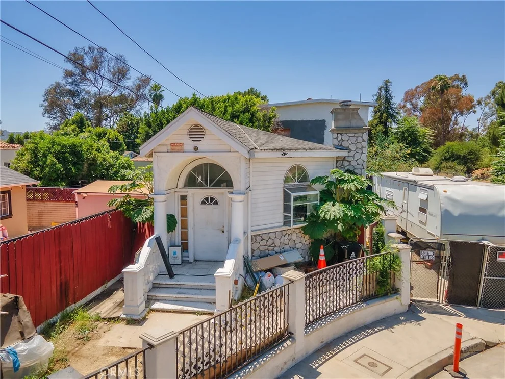 Unit for sale at 4463 Bellflower Avenue, West Toluca Lake, CA 91602