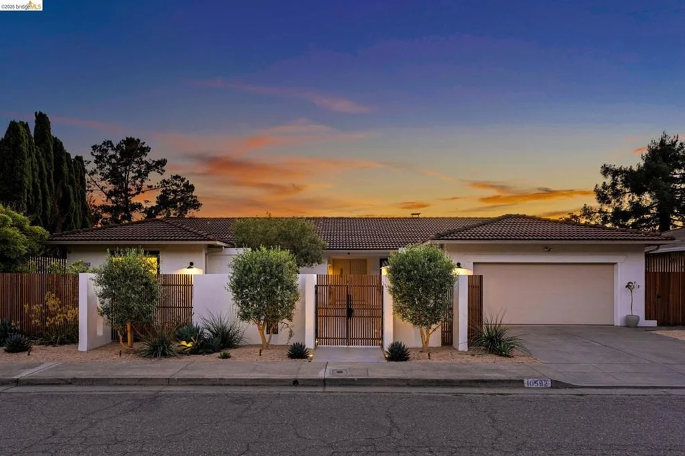 Unit for sale at 10592 Englewood Dr, Oakland, CA 94605